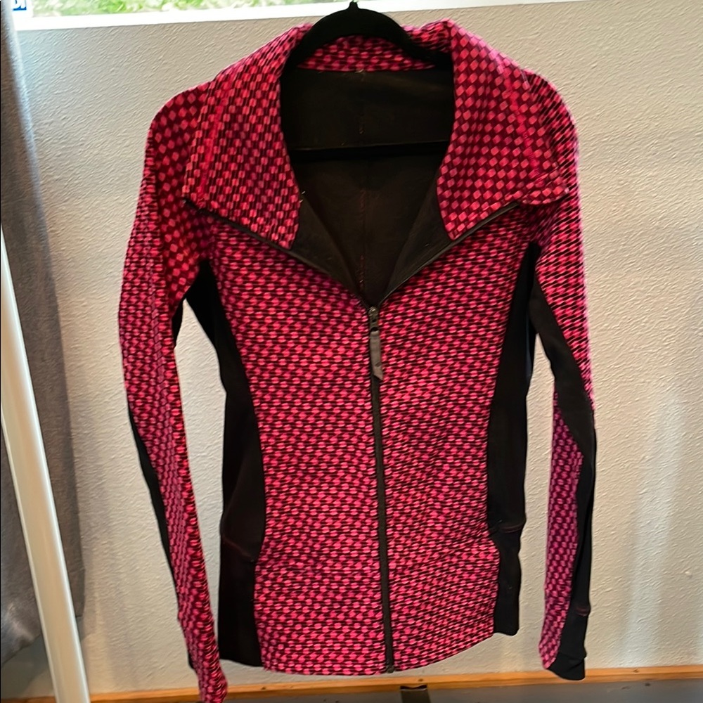 Lululemon black and pink patterned women’s jacket